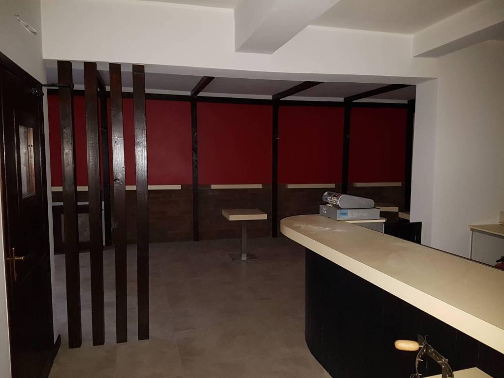 negozio in affitto a Reggio nell'Emilia in zona Città Storica