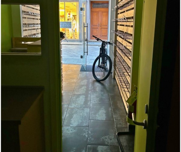 negozio in affitto a Reggio nell'Emilia in zona Città Storica