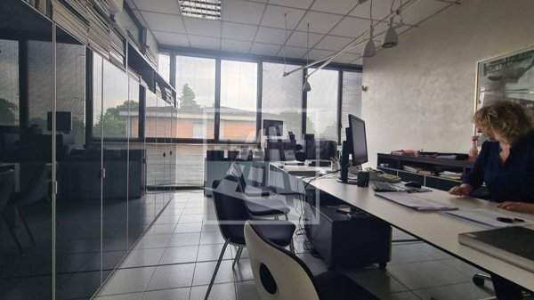 locale commerciale in affitto a Reggio nell'Emilia in zona Mancasale