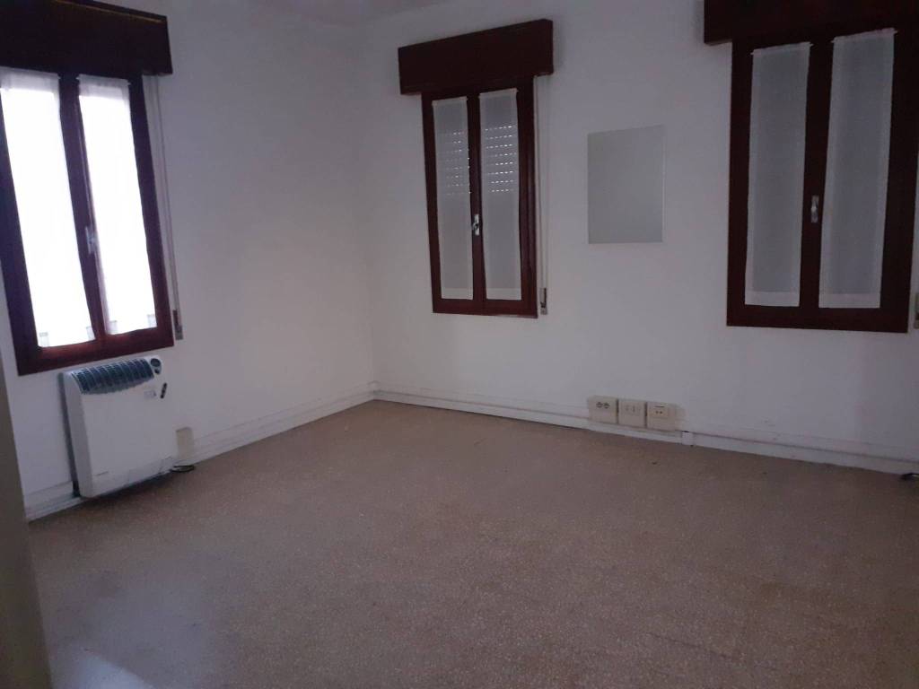 ufficio in affitto a Reggio nell'Emilia in zona Pieve Modolena