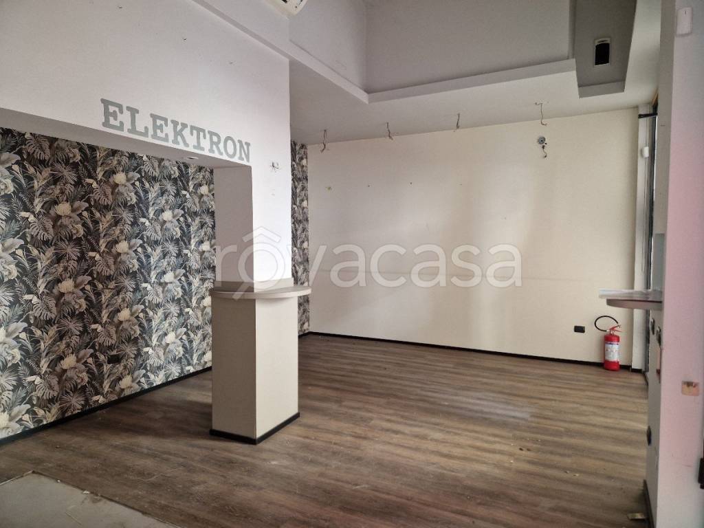 negozio in affitto a Reggio nell'Emilia in zona Città Storica