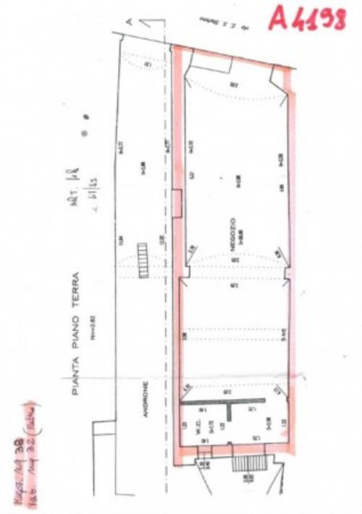 locale commerciale in affitto a Reggio nell'Emilia in zona Città Storica