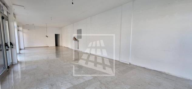 locale commerciale in affitto a Reggio nell'Emilia in zona Città Storica