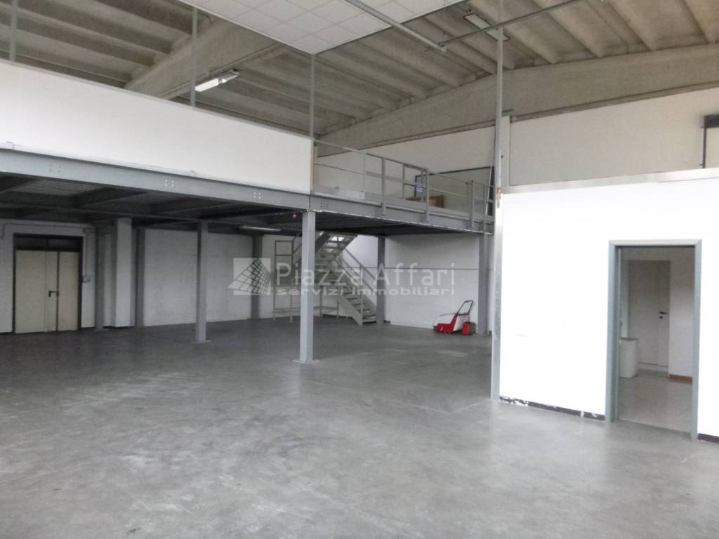 locale commerciale in affitto a Reggio nell'Emilia