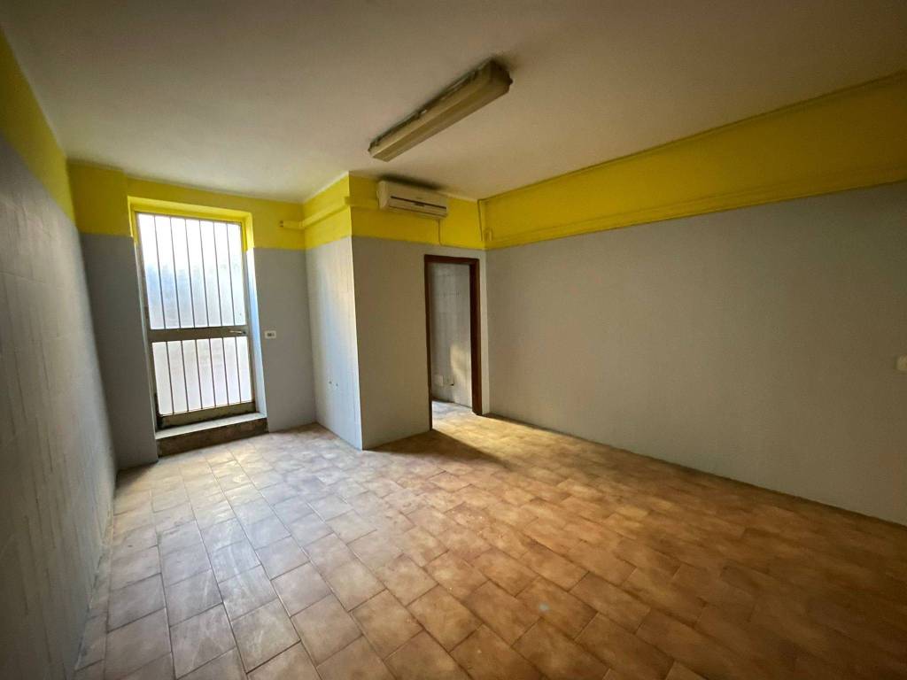 negozio in affitto a Reggio nell'Emilia in zona Città Storica