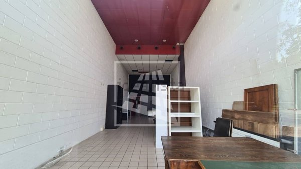 locale commerciale in affitto a Reggio nell'Emilia in zona Buco del Signore
