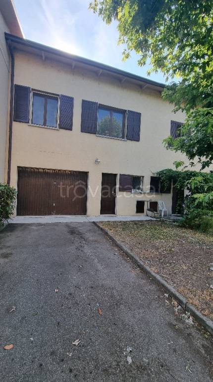 casa indipendente in affitto a Reggio nell'Emilia in zona Pratofontana