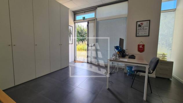 locale commerciale in affitto a Reggio nell'Emilia in zona Tribunale
