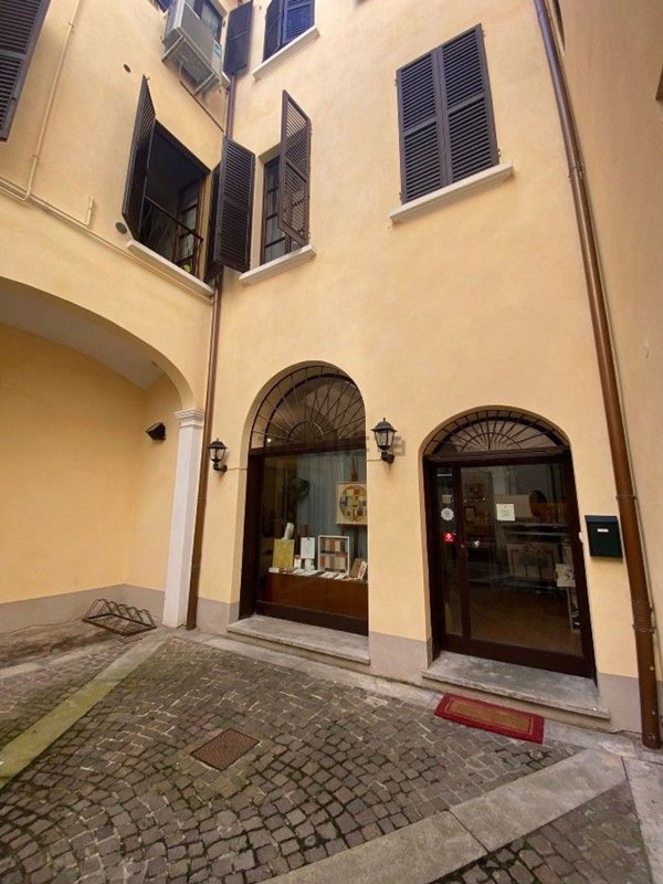 negozio in affitto a Reggio nell'Emilia in zona Città Storica