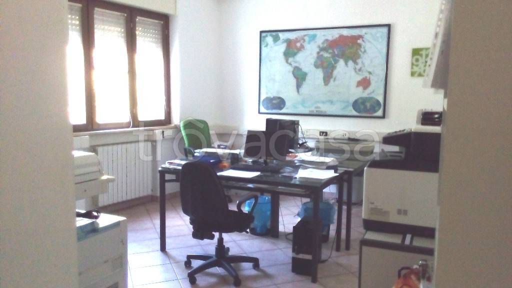 negozio in affitto a Reggio nell'Emilia in zona Gattaglio