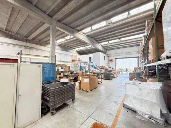 locale commerciale in affitto a Reggio nell'Emilia