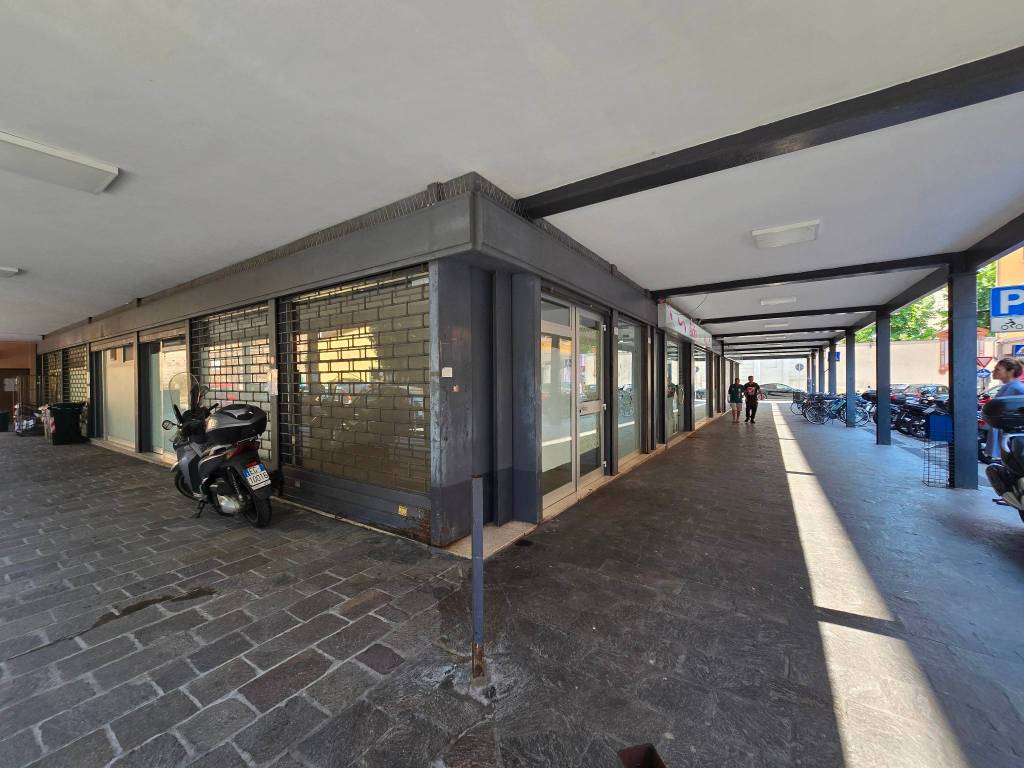 negozio in affitto a Reggio nell'Emilia