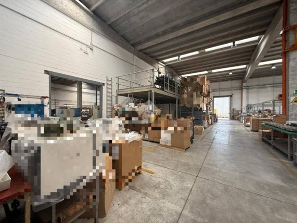 locale commerciale in affitto a Reggio nell'Emilia