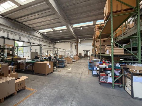 locale commerciale in affitto a Reggio nell'Emilia