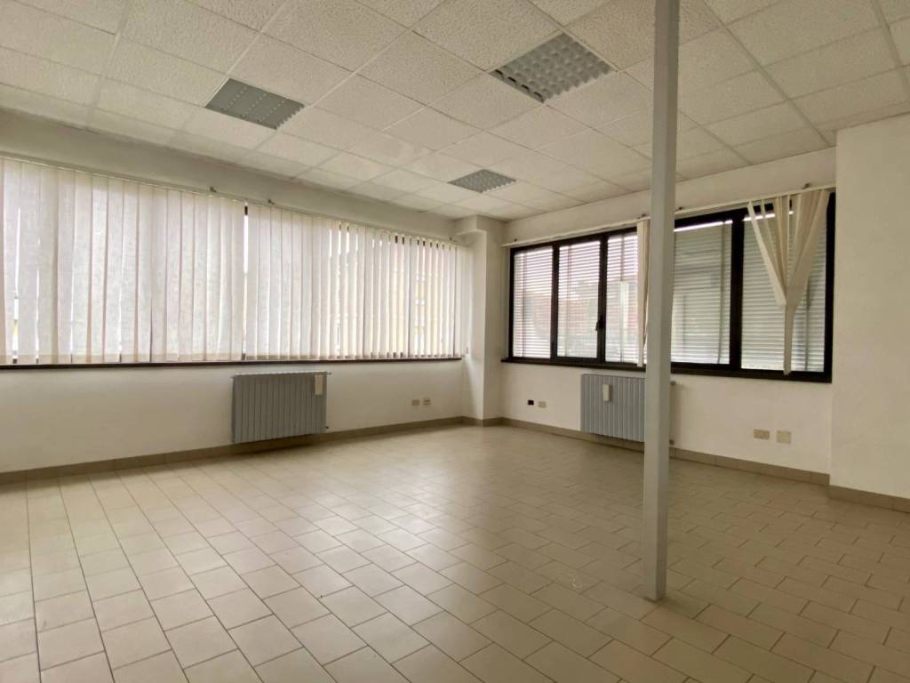 ufficio in affitto a Reggio nell'Emilia in zona Villaggio Foscato