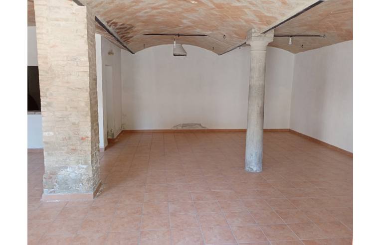 locale commerciale in affitto a Reggio nell'Emilia in zona Cadè / Gaida