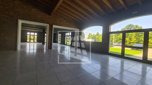locale commerciale in affitto a Reggio nell'Emilia in zona Cella