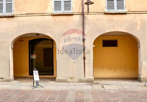 negozio in affitto a Reggio nell'Emilia in zona San Prospero Strinati
