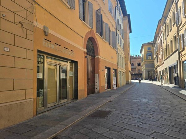 negozio in affitto a Reggio nell'Emilia