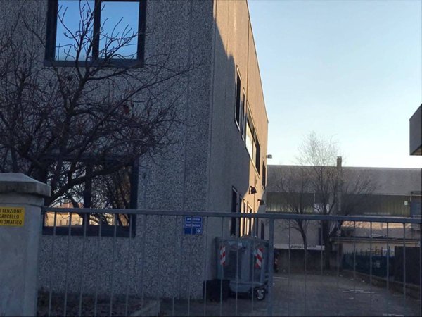 locale commerciale in affitto a Reggio nell'Emilia in zona San Maurizio