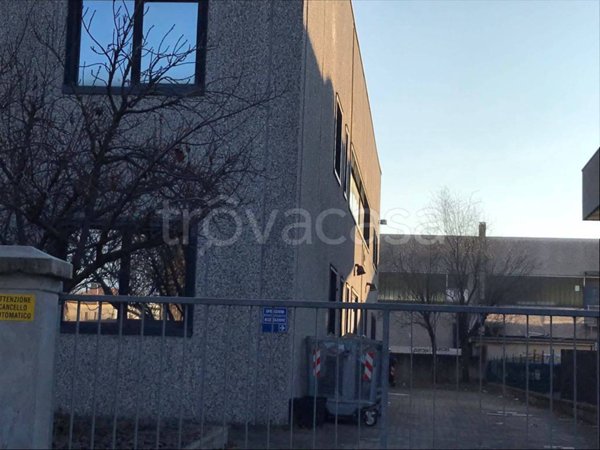 locale commerciale in affitto a Reggio nell'Emilia in zona San Maurizio