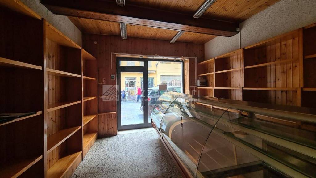 negozio in affitto a Reggio nell'Emilia in zona San Prospero Strinati