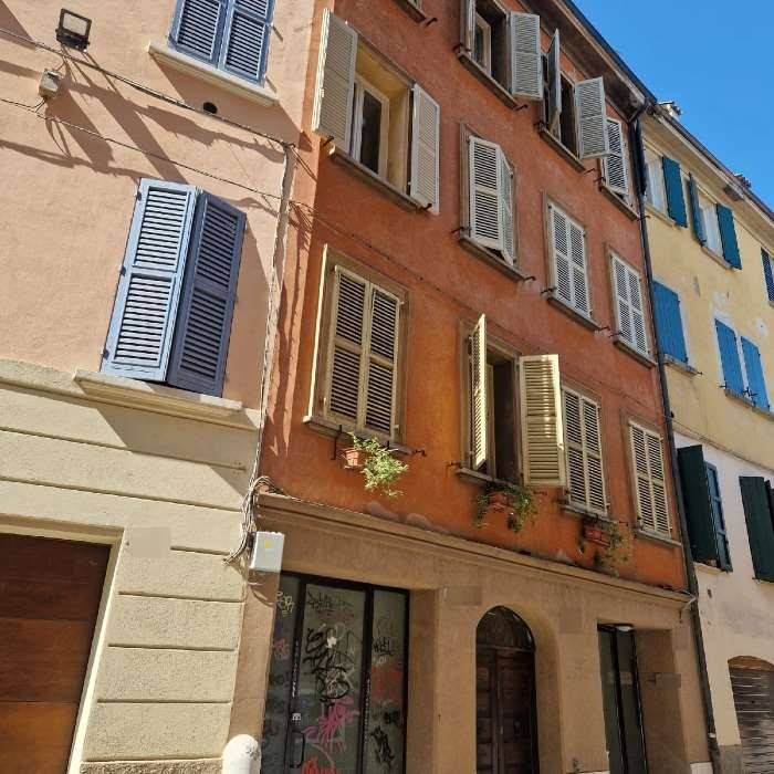 negozio in affitto a Reggio nell'Emilia in zona Città Storica
