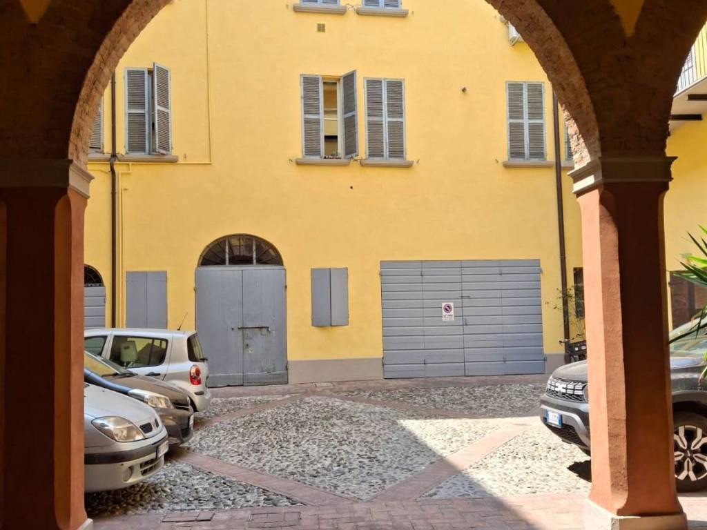 appartamento in affitto a Reggio nell'Emilia in zona Città Storica
