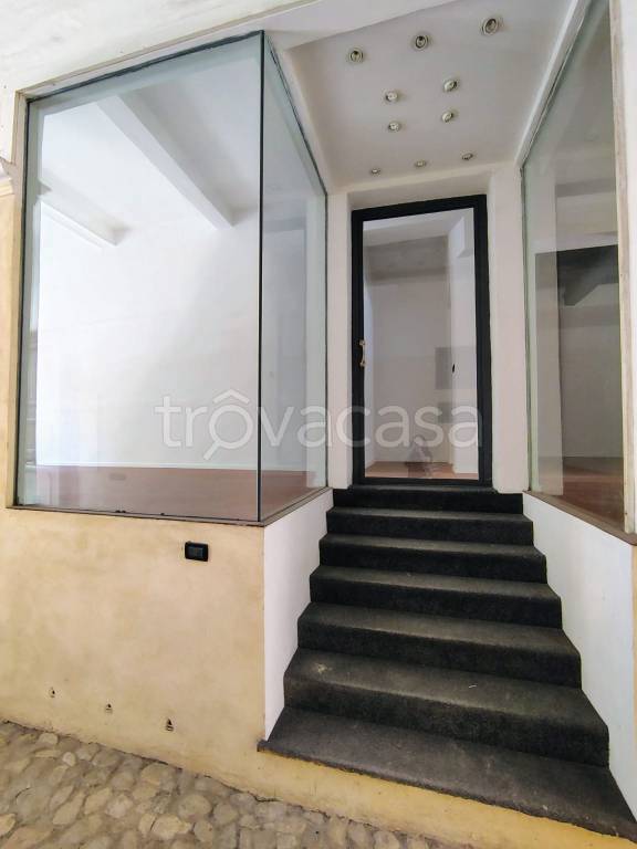 negozio in affitto a Reggio nell'Emilia in zona Città Storica