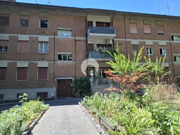 negozio in affitto a Reggio nell'Emilia in zona Città Storica
