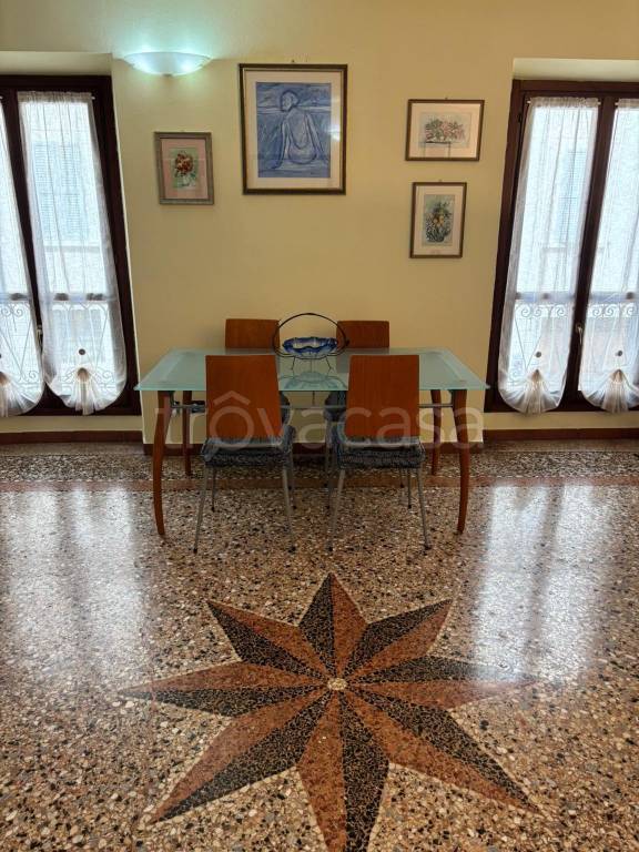 appartamento in affitto a Reggio nell'Emilia in zona Città Storica