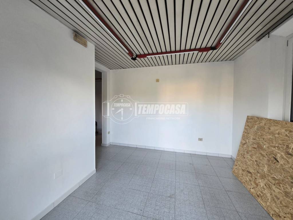 negozio in affitto a Reggio nell'Emilia
