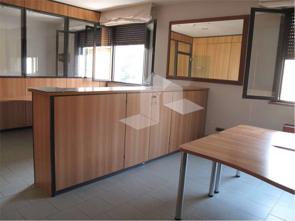 ufficio in affitto a Reggio nell'Emilia in zona Tribunale