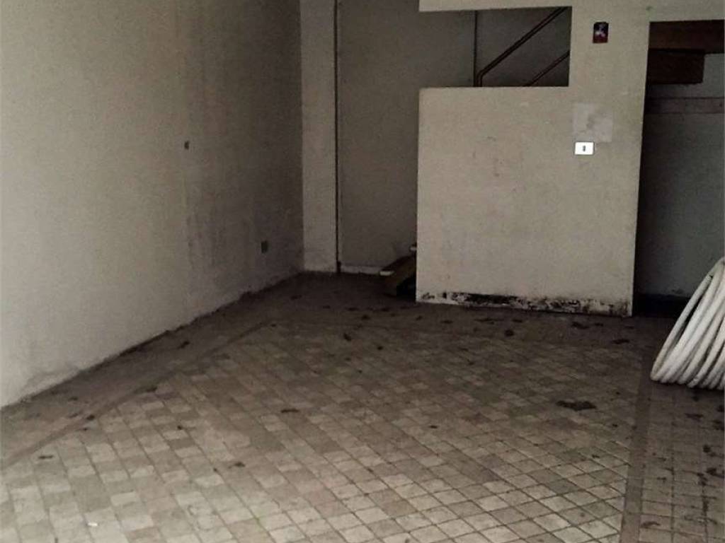 negozio in affitto a Reggio nell'Emilia in zona Città Storica