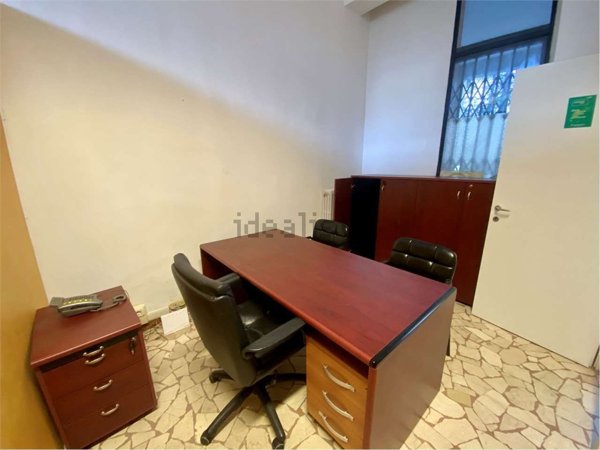 locale commerciale in affitto a Reggio nell'Emilia in zona Mirabello