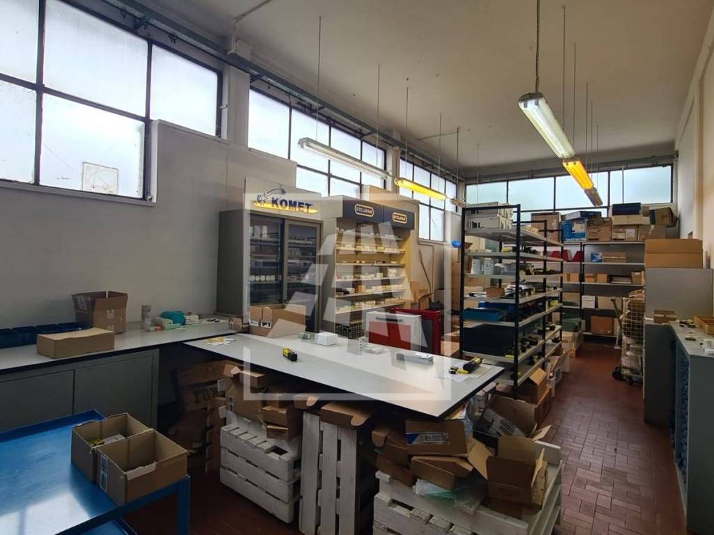 negozio in affitto a Reggio nell'Emilia in zona Mancasale