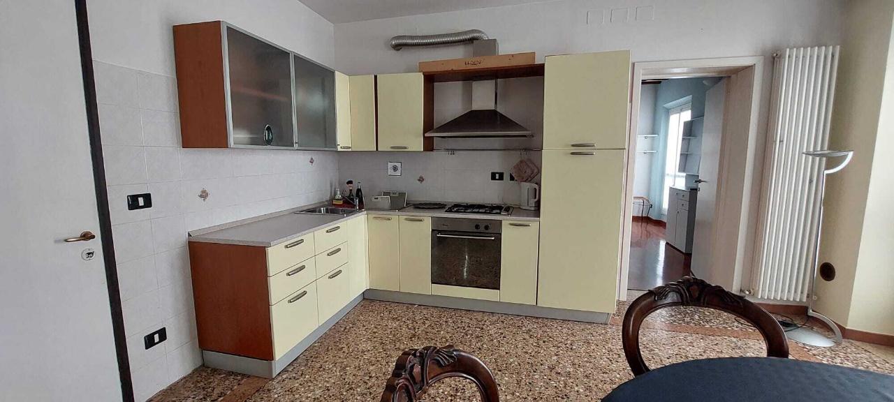 appartamento in affitto a Reggio nell'Emilia in zona Città Storica