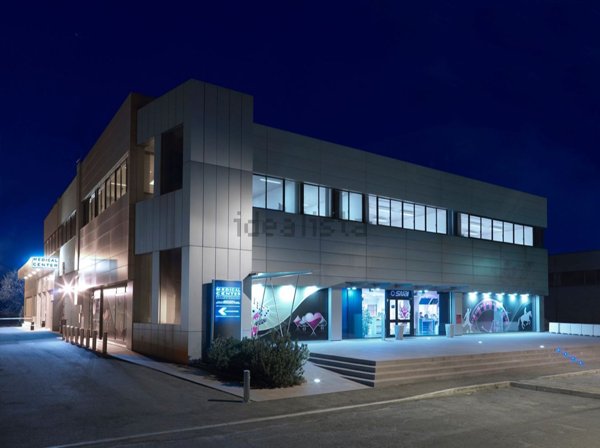 locale commerciale in affitto a Reggio nell'Emilia in zona Città Storica