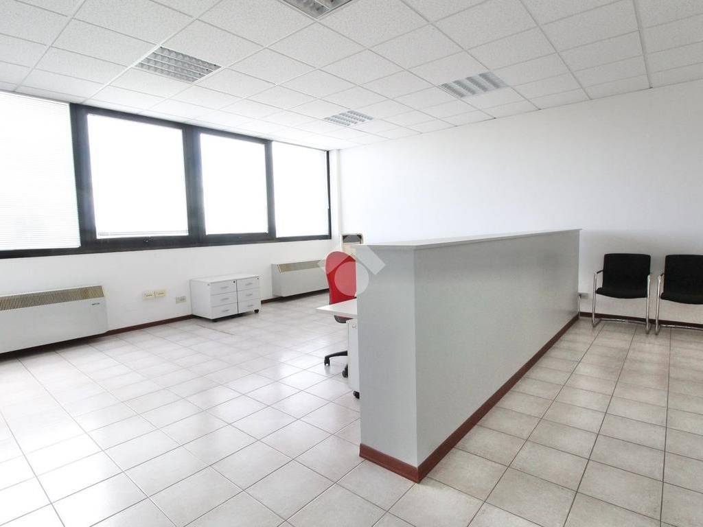 ufficio in affitto a Reggio nell'Emilia in zona Tribunale