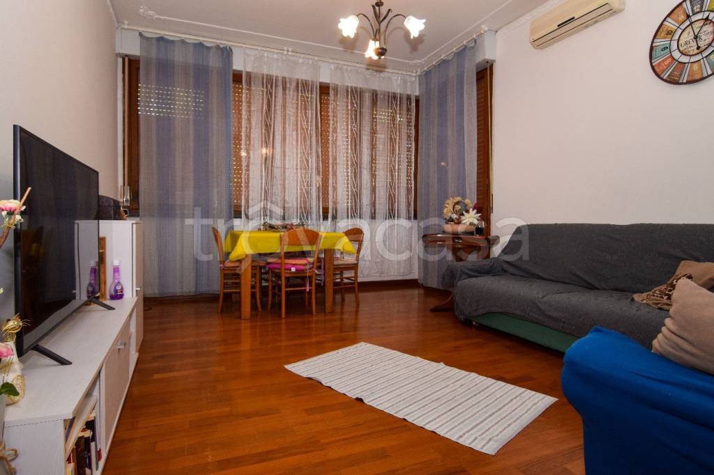 appartamento in affitto a Reggio nell'Emilia in zona Città Storica