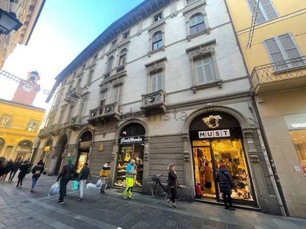 negozio in affitto a Reggio nell'Emilia in zona Città Storica