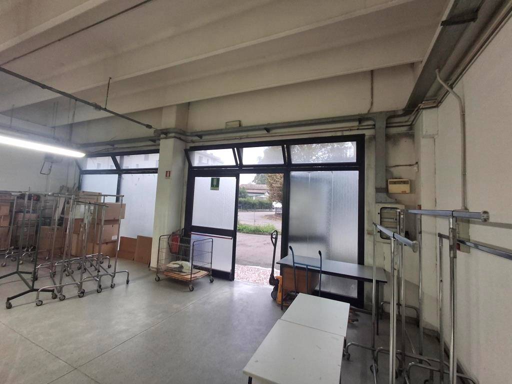 negozio in affitto a Reggio nell'Emilia