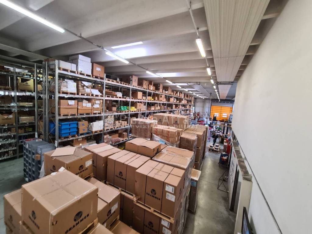 locale commerciale in affitto a Reggio nell'Emilia