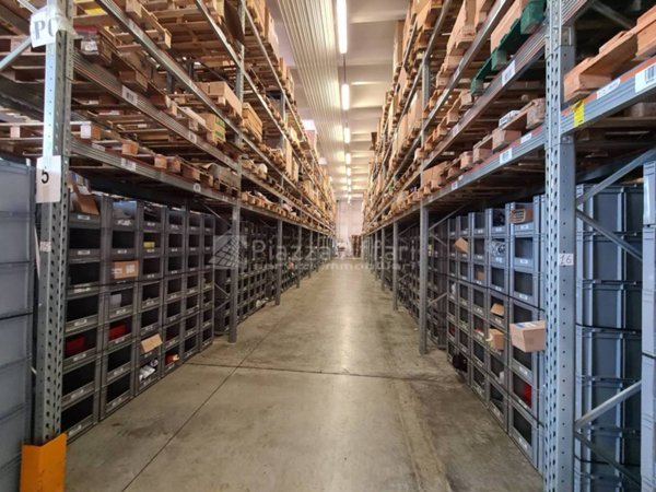 locale commerciale in affitto a Reggio nell'Emilia