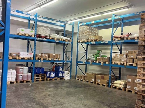 locale commerciale in affitto a Reggio nell'Emilia in zona Buco del Signore