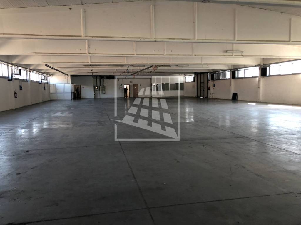 locale commerciale in affitto a Reggio nell'Emilia