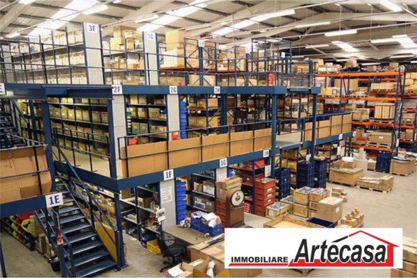 locale commerciale in affitto a Reggio nell'Emilia in zona Roncocesi