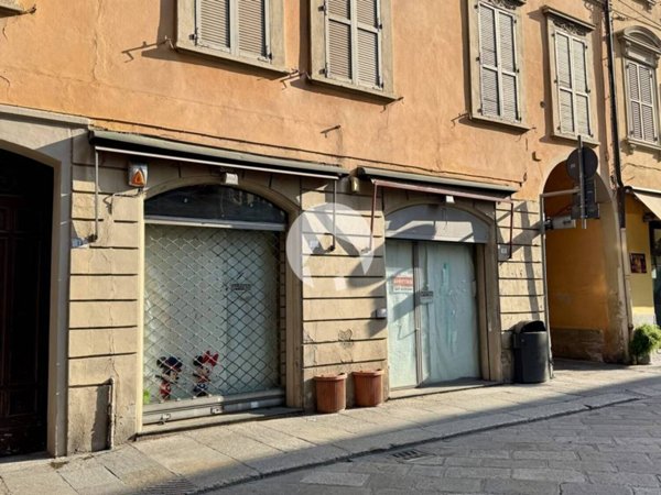 negozio in affitto a Reggio nell'Emilia in zona Città Storica