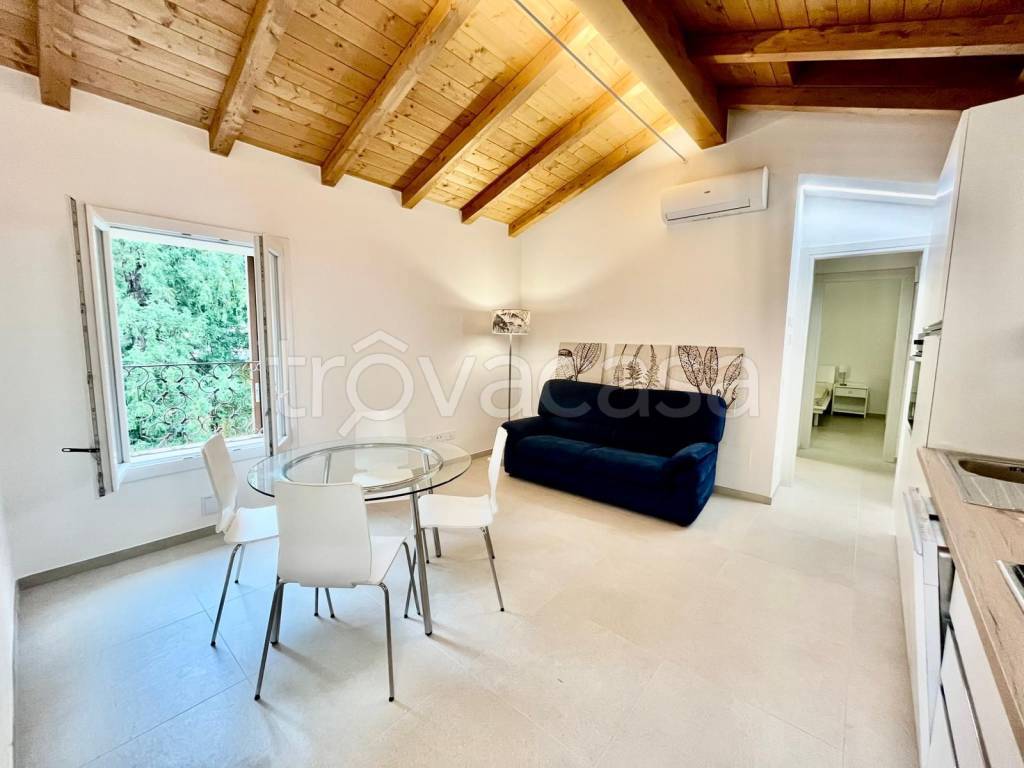 appartamento in affitto a Reggio nell'Emilia in zona Città Storica