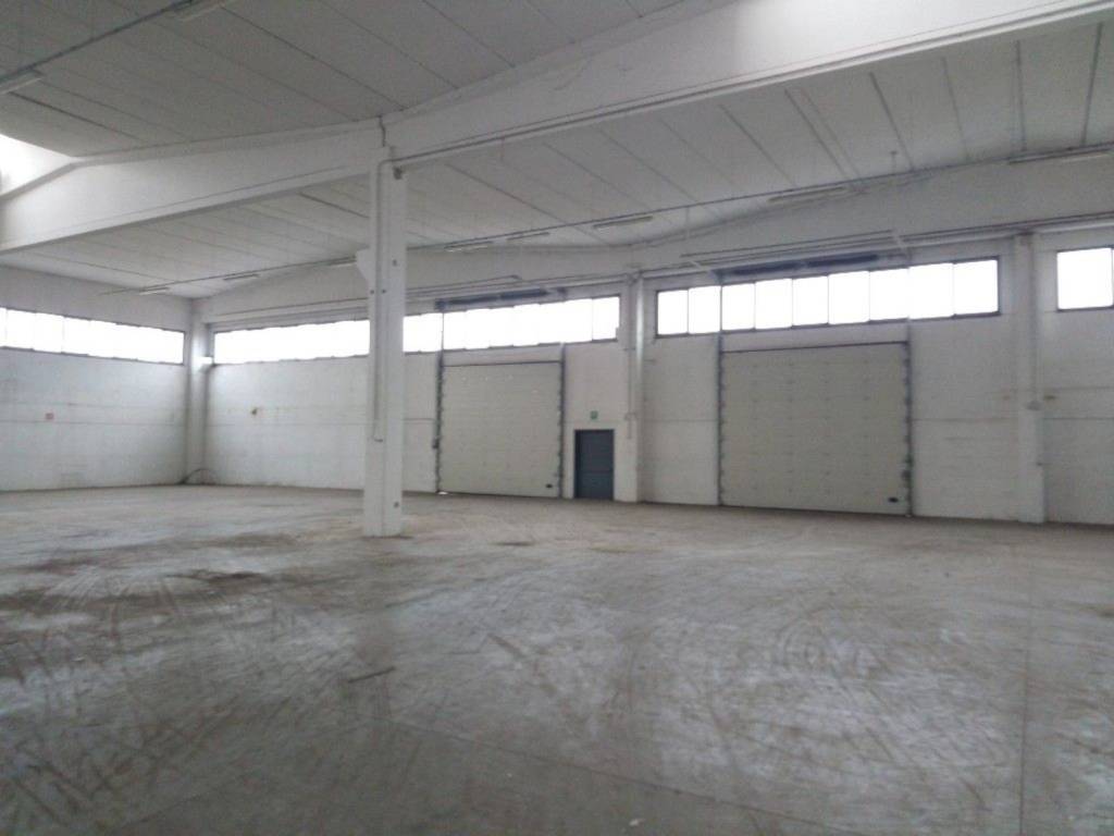 locale commerciale in affitto a Reggio nell'Emilia